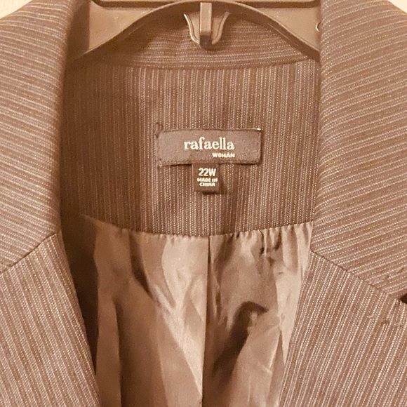 RAFAELLA Black Pinstripe Vertical Lines Notched Collar Button Lined Blazer - Picture 4 of 7